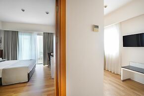 Side Aluna Hotel