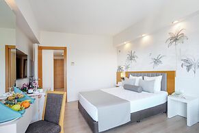 Side Aluna Hotel