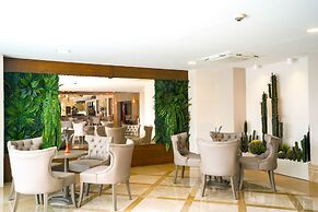 Side Aluna Hotel