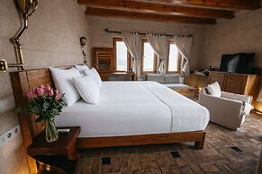 Millstone Cave Suites