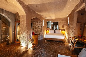Millstone Cave Suites