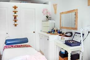 Seacoast Suites on Miami Beach