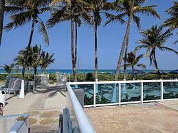 Seacoast Suites on Miami Beach