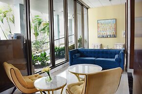 Seacoast Suites on Miami Beach