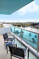 Seacoast Suites on Miami Beach