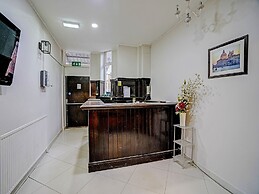 OYO Weaste Hotel