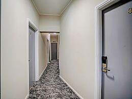 OYO Weaste Hotel