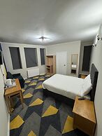 OYO Weaste Hotel