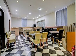 OYO Weaste Hotel