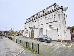 OYO Weaste Hotel