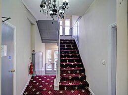 OYO Weaste Hotel