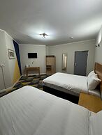 OYO Weaste Hotel