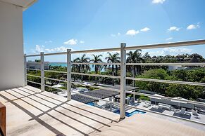 Magia Beachside by Bric