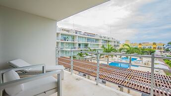 Magia Beachside by Bric