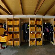 El Galleon Beach Resort Asia Divers