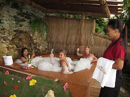 El Galleon Beach Resort Asia Divers