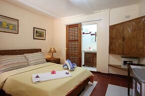 El Galleon Beach Resort Asia Divers