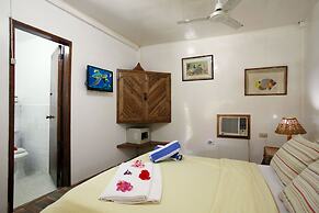 El Galleon Beach Resort Asia Divers