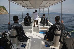 El Galleon Beach Resort Asia Divers