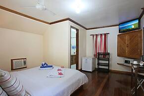 El Galleon Beach Resort Asia Divers