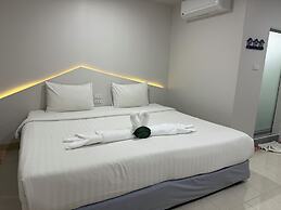 Bed by Boat Hotel & Apartment