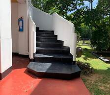 Palm Beach Inn and Sea Shells Cabanas
