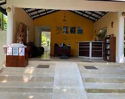 Palm Beach Inn and Sea Shells Cabanas