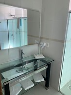 Emirates Hotel & Suítes