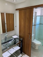 Emirates Hotel & Suítes