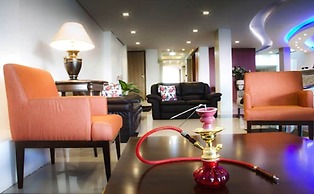 Emirates Hotel & Suítes