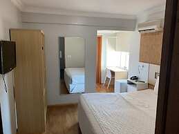 Emirates Hotel & Suítes