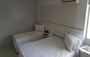 Emirates Hotel & Suítes