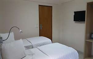 Emirates Hotel & Suítes