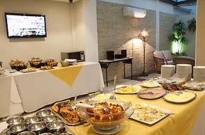 Emirates Hotel & Suítes