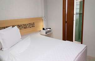 Emirates Hotel & Suítes