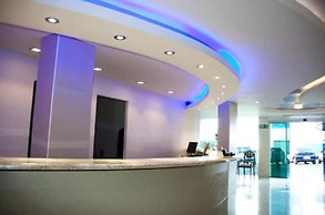 Emirates Hotel & Suítes