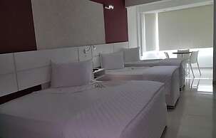 Emirates Hotel & Suítes