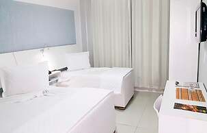 Emirates Hotel & Suítes