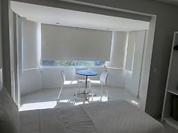 Emirates Hotel & Suítes