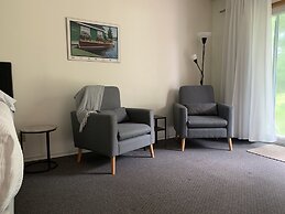 Colonial Bay Motel and Cottages