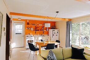 Colonial Bay Motel and Cottages