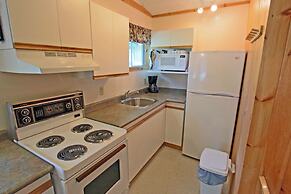 Colonial Bay Motel and Cottages