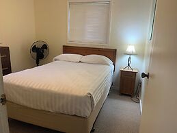 Colonial Bay Motel and Cottages