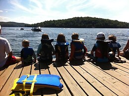 Colonial Bay Motel and Cottages
