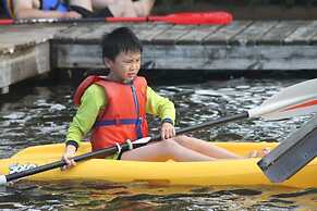 Colonial Bay Motel and Cottages
