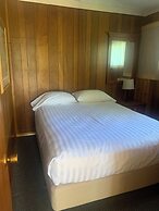 Colonial Bay Motel and Cottages