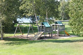 Colonial Bay Motel and Cottages