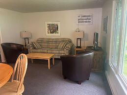 Colonial Bay Motel and Cottages