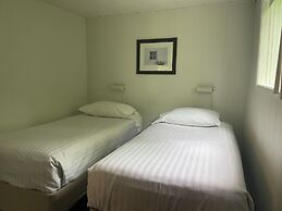 Colonial Bay Motel and Cottages