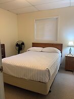 Colonial Bay Motel and Cottages